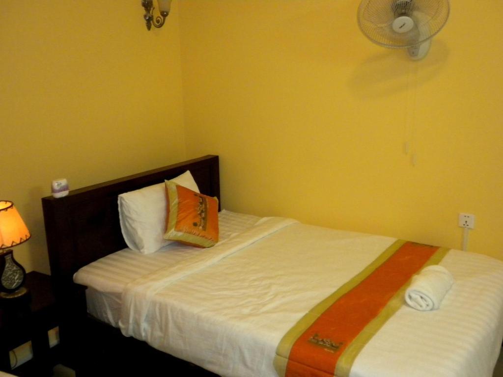 Old Town Guesthouse Kampot Exterior photo